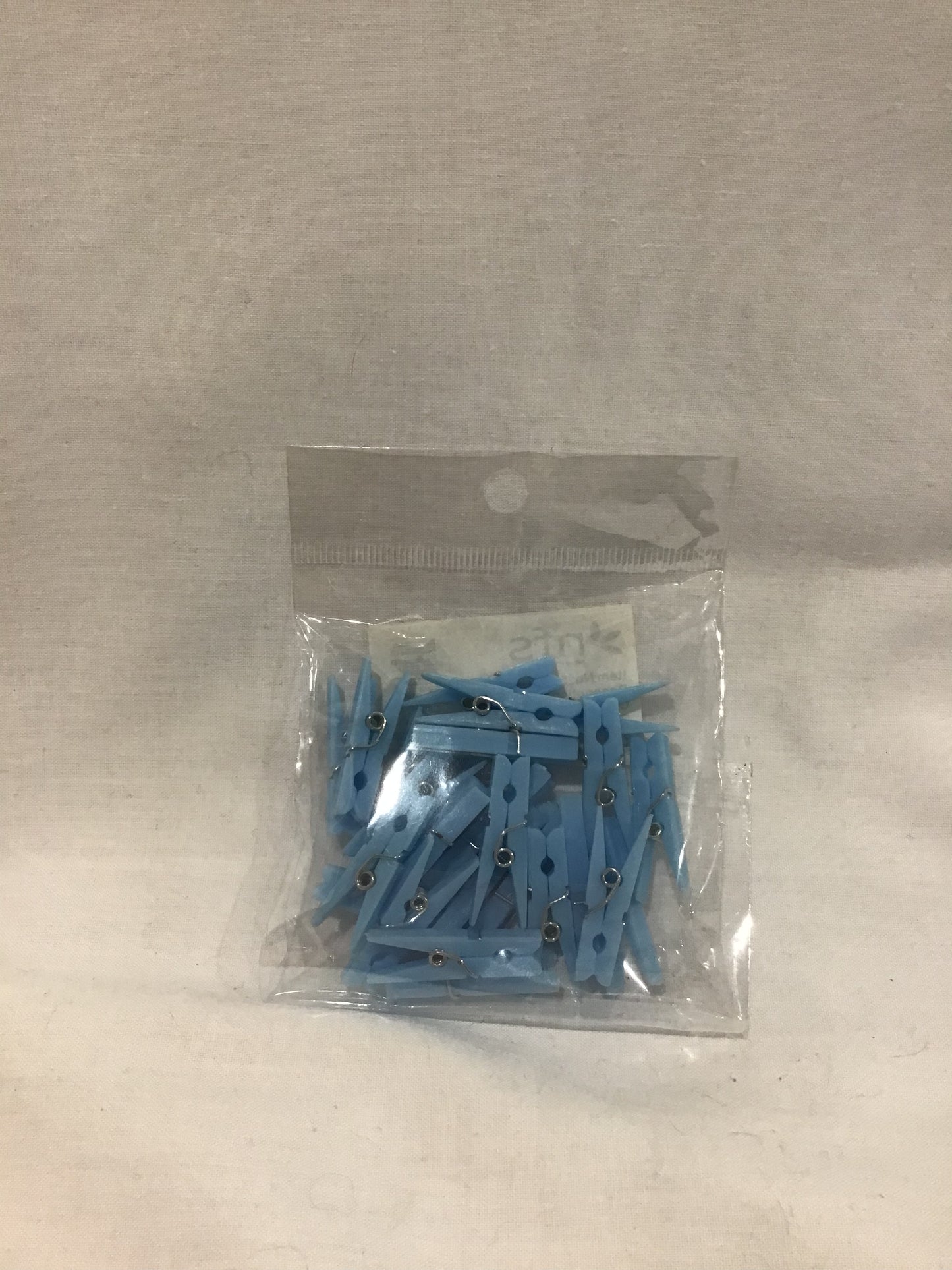 Craft Pegs Plastic - Baby Blue - 30mm - 25 pk